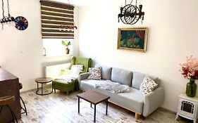 Residence Park Lovely Apartman With Private Parking
