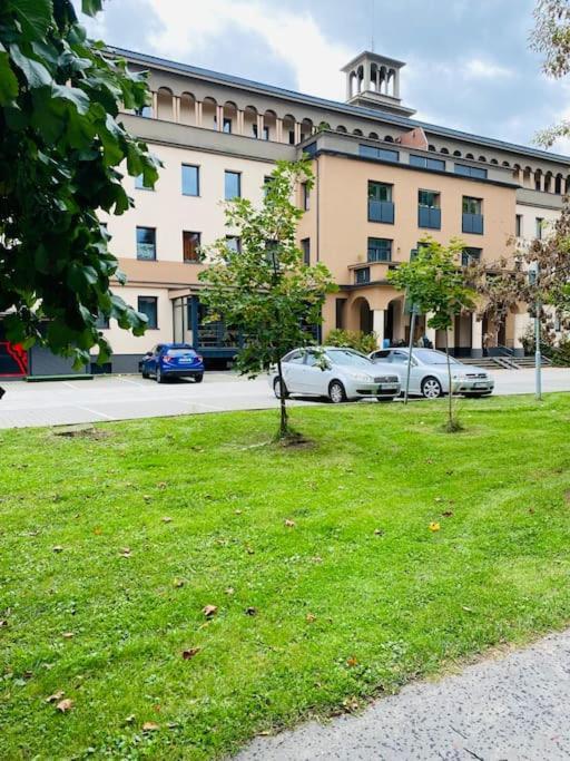 Residence Park Lovely Apartman With Private Parking Kysucke Nove Mesto Zewnętrze zdjęcie